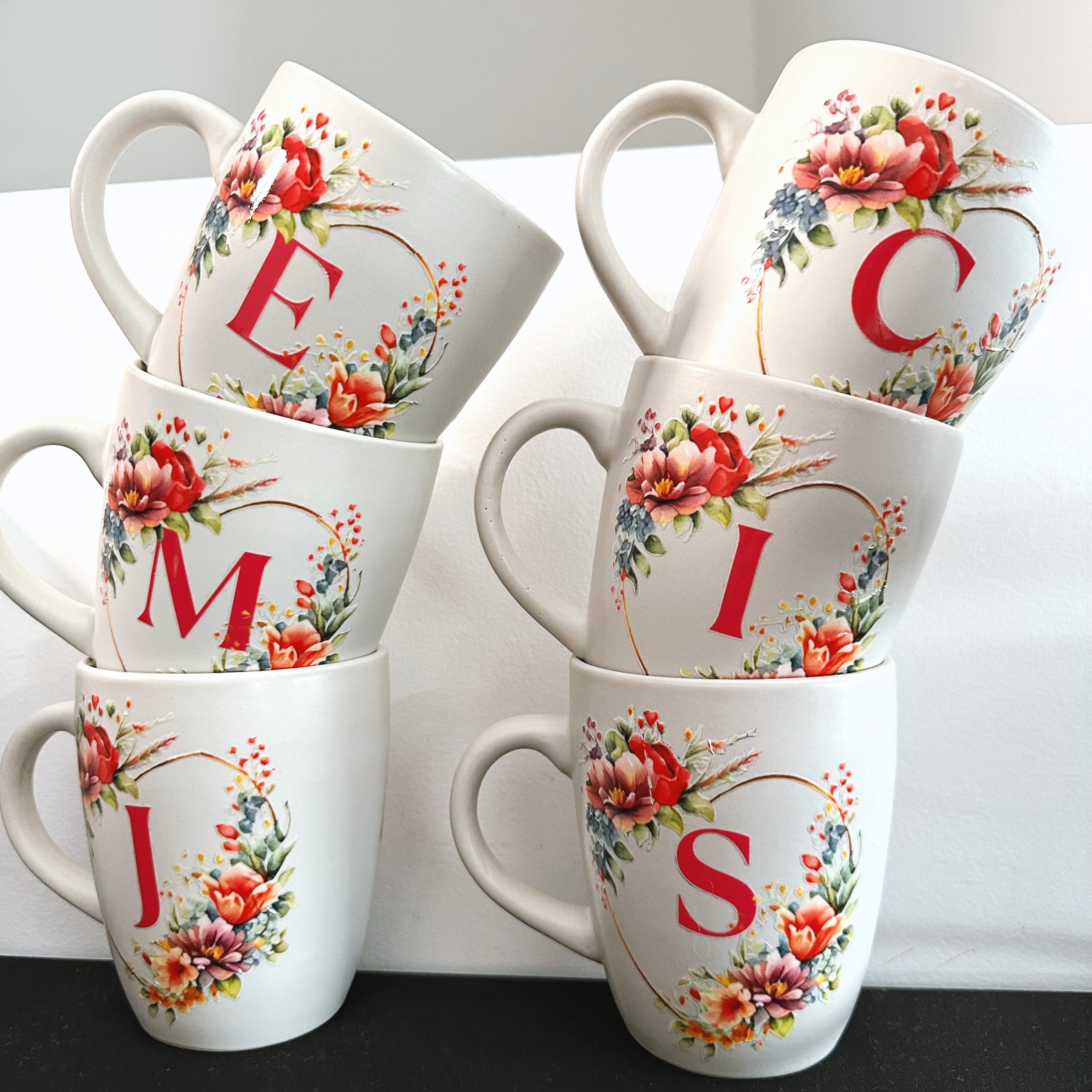 presentes-personalizados-canecas-personalizadas-com-iniciais-nomes-pipoca-da-ritinha